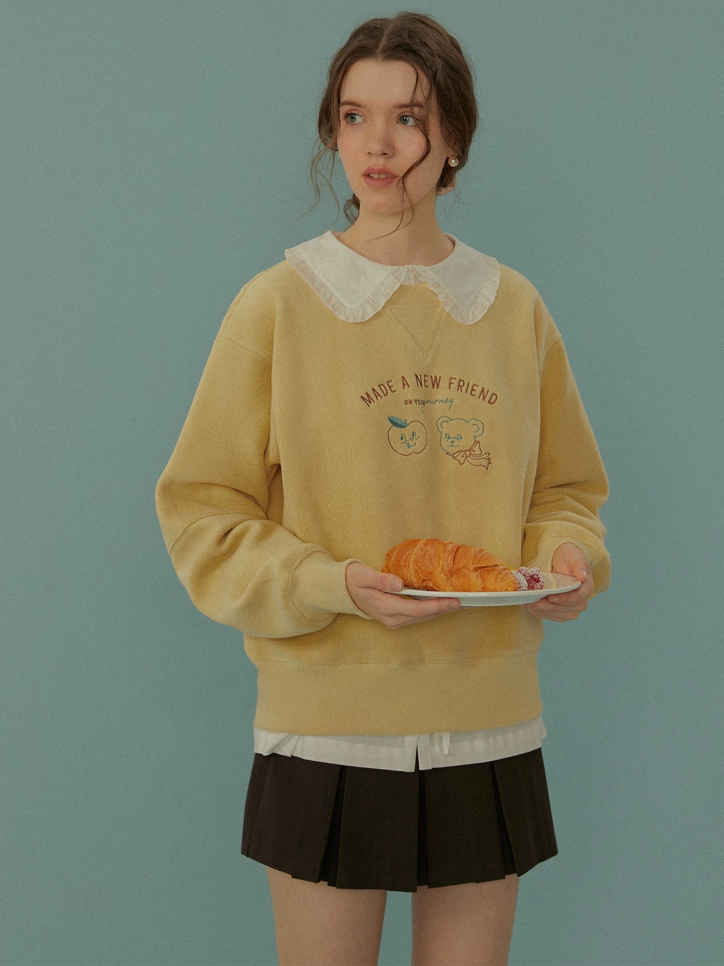 Bear and Apple Fleece Embroidered Sweatshirt NA1514