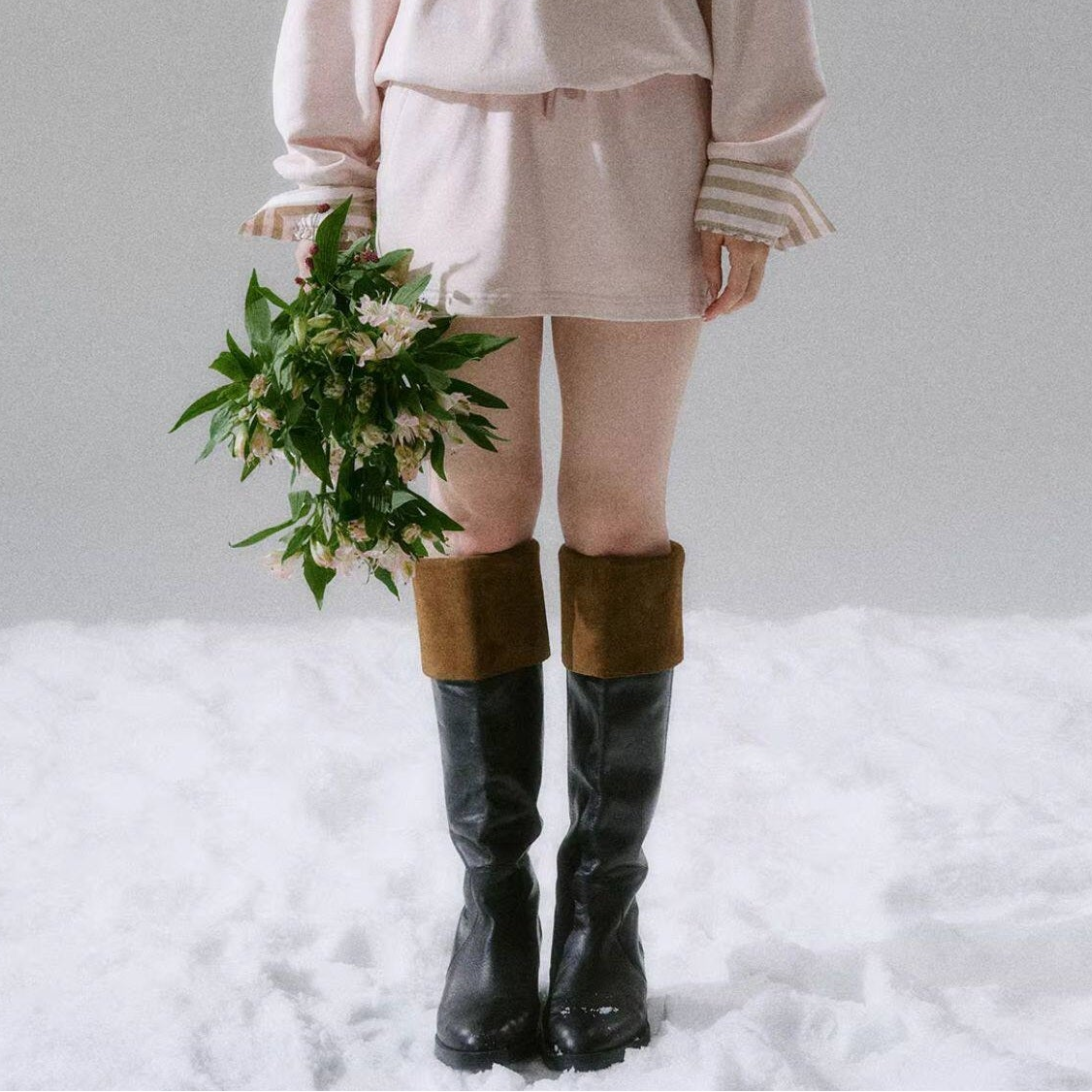 Skin-Friendly Knit Sweater & Short Skirt Setup NA8783