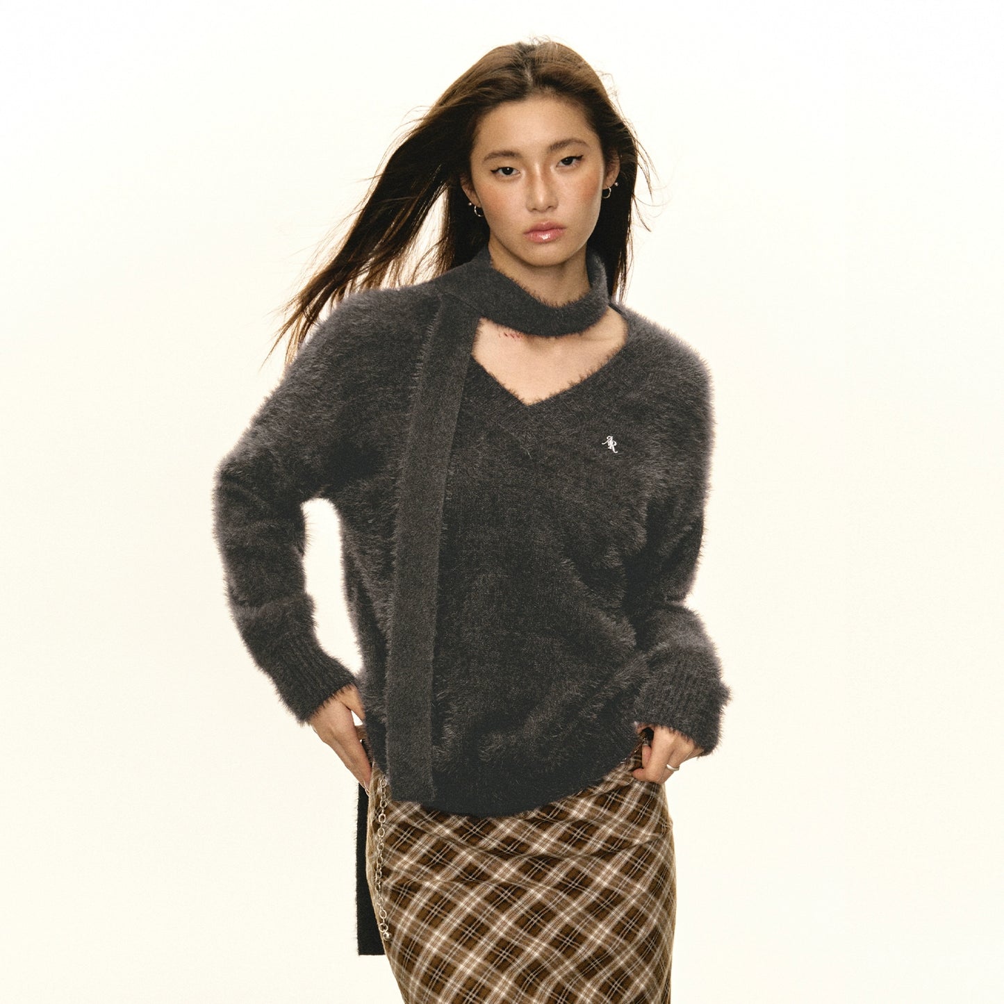 V-neck Knit Sweater With Scarf NA5283