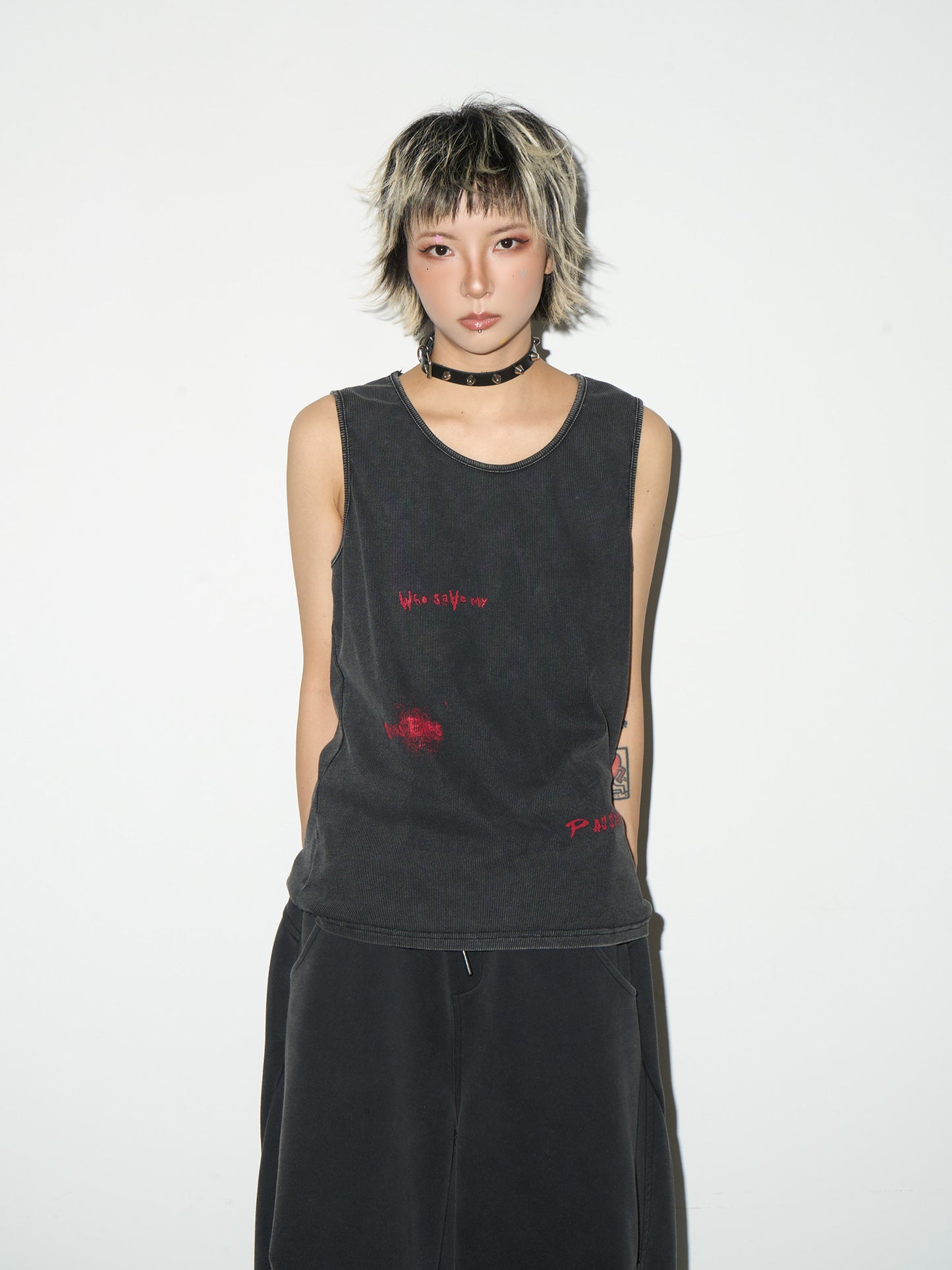 Letter Graffiti Round Neck Sleeveless Tank Top NA9076
