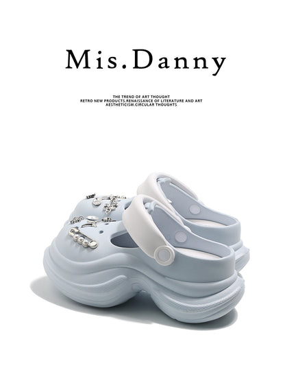 Closed-Toe Hollow Platform Shoes NA8681