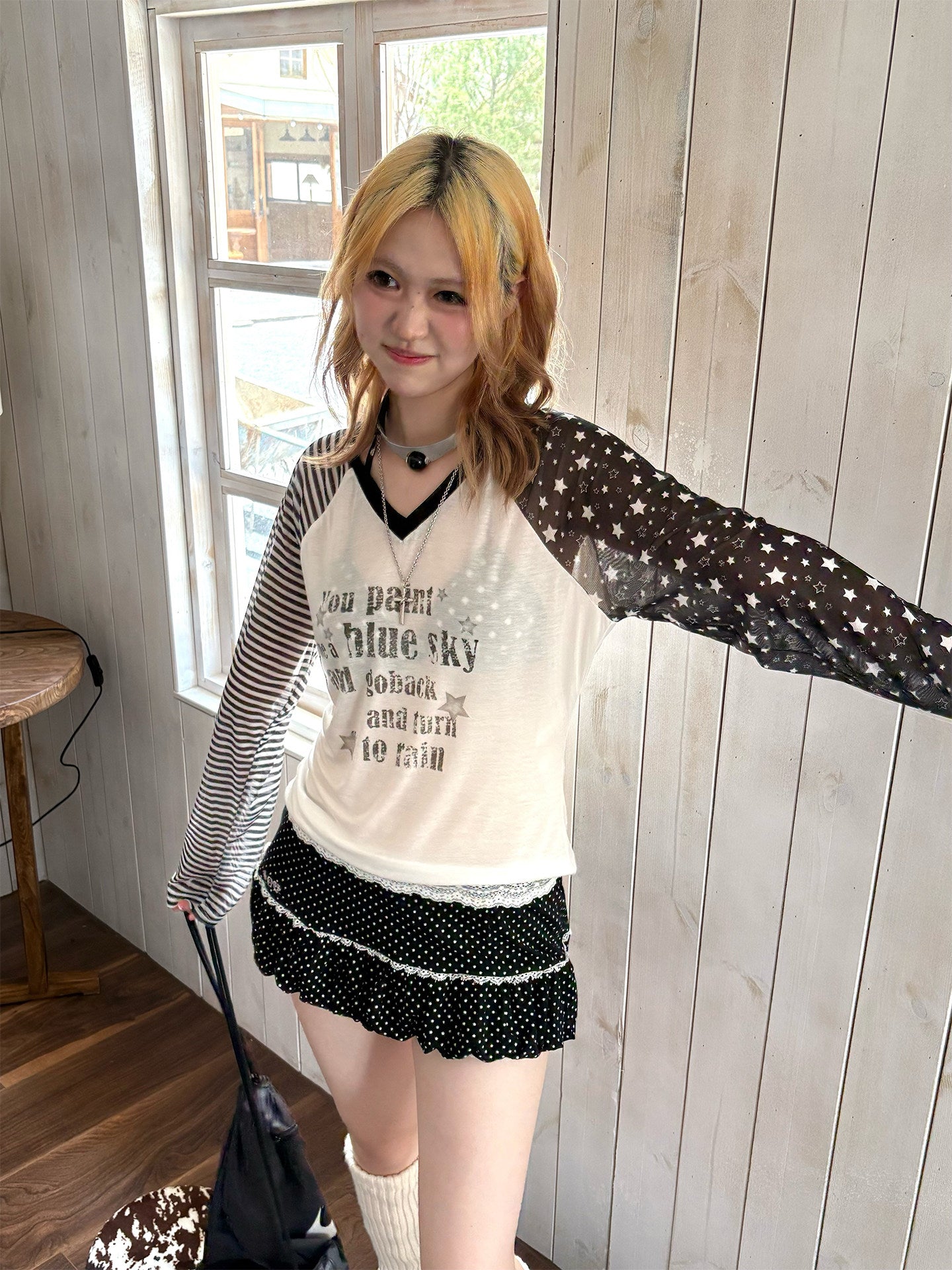 Star Contrast V-Neck Long Sleeve T-Shirt NA9273