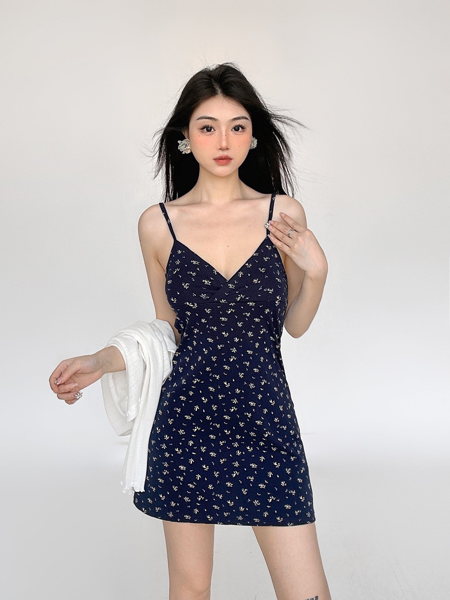 Small Fragmented Flower V-Neck Camisole Dress & Cropped Knit Cardigan NA4556