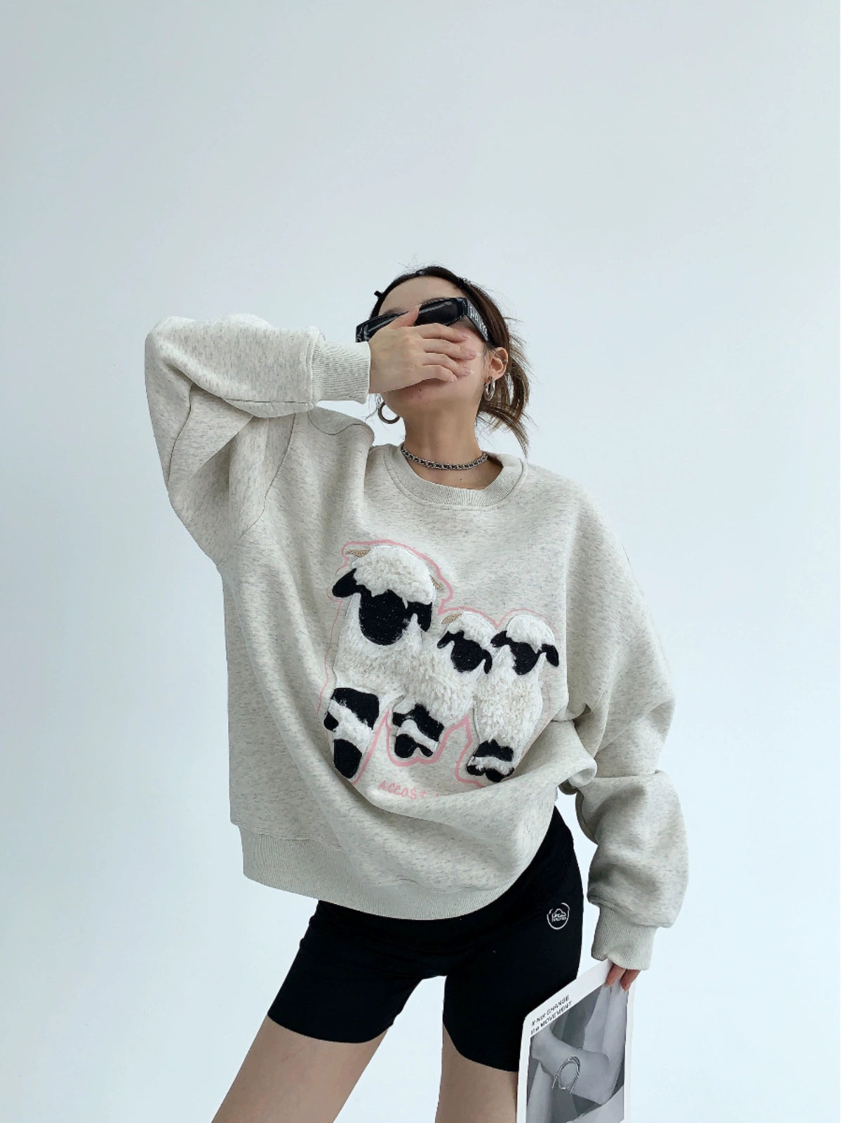 Sheep Patch Oversize Round Neck Sweatshirt NA2796